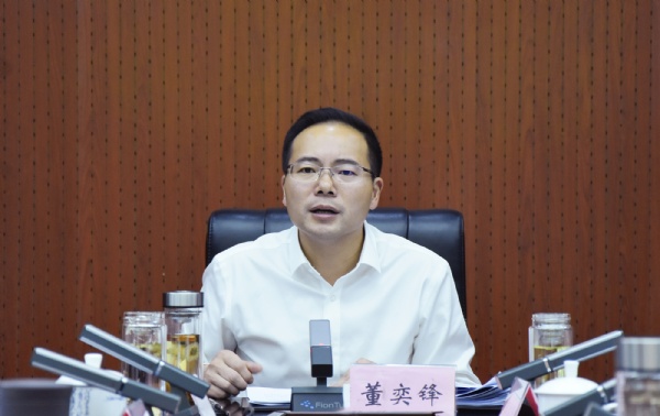 县十八届人民政府第11次常务会议召开2.jpg