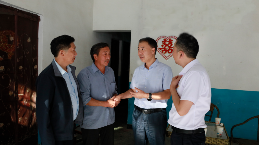 张继军带队到坪坝镇督导调研巩固衔接、地灾治理等工作