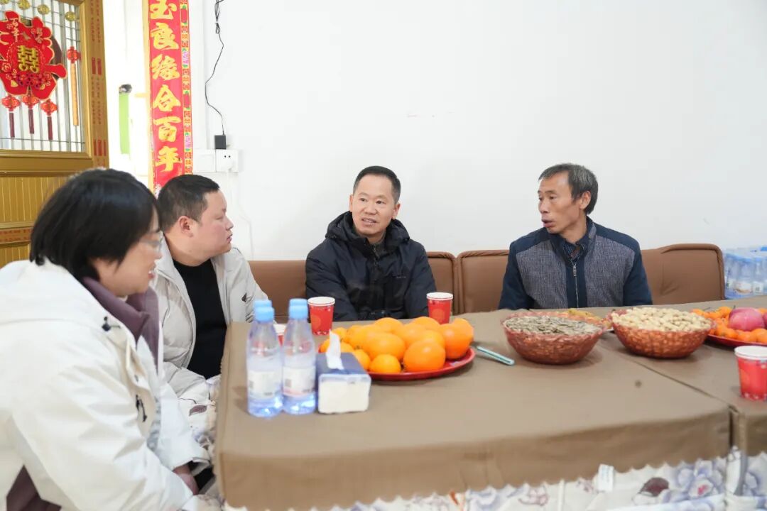 何国兵到双河乡走访慰问困难群众