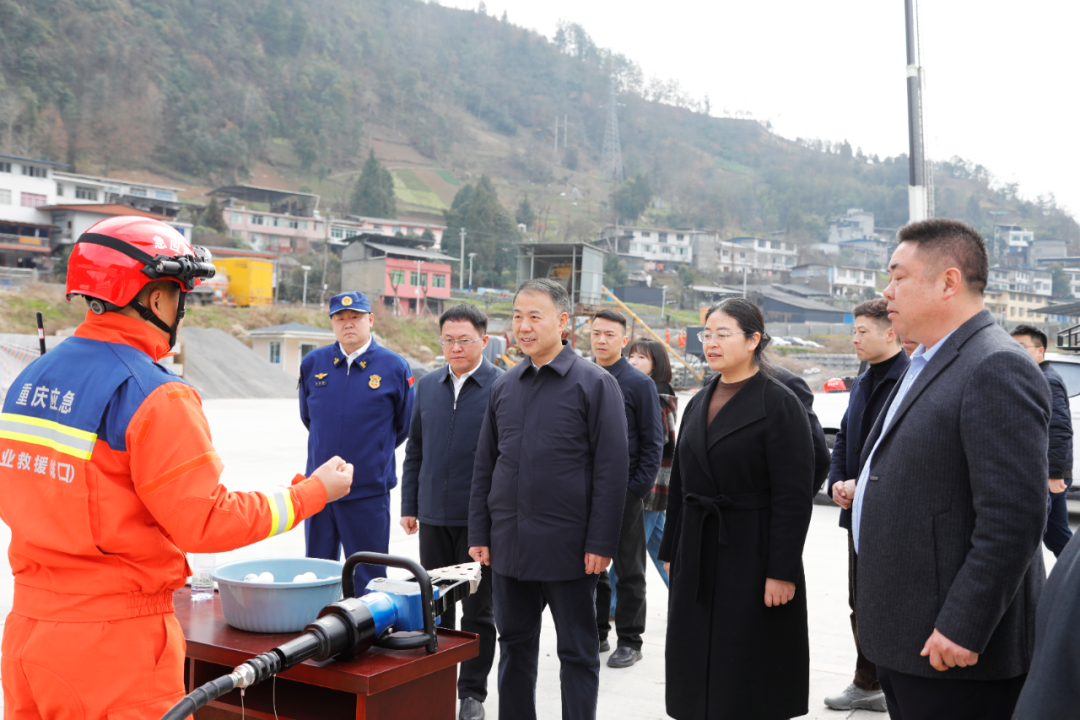 县四家班子主要领导带队开展集中慰问和检查安全生产工作