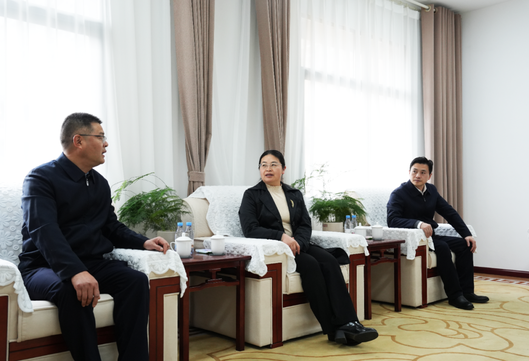 王春梅带队到县人大常委会、县政协机关走访调研